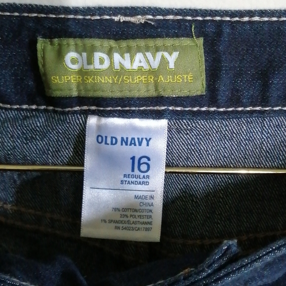 2/$20 Old Navy skinny jeans - Picture 3 of 4